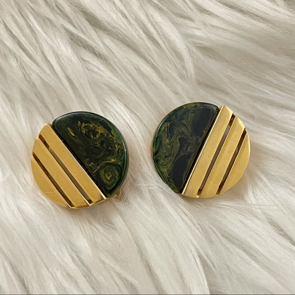 Vintage crown trifari mod lucite marble green clip on earrings gold tone 90s